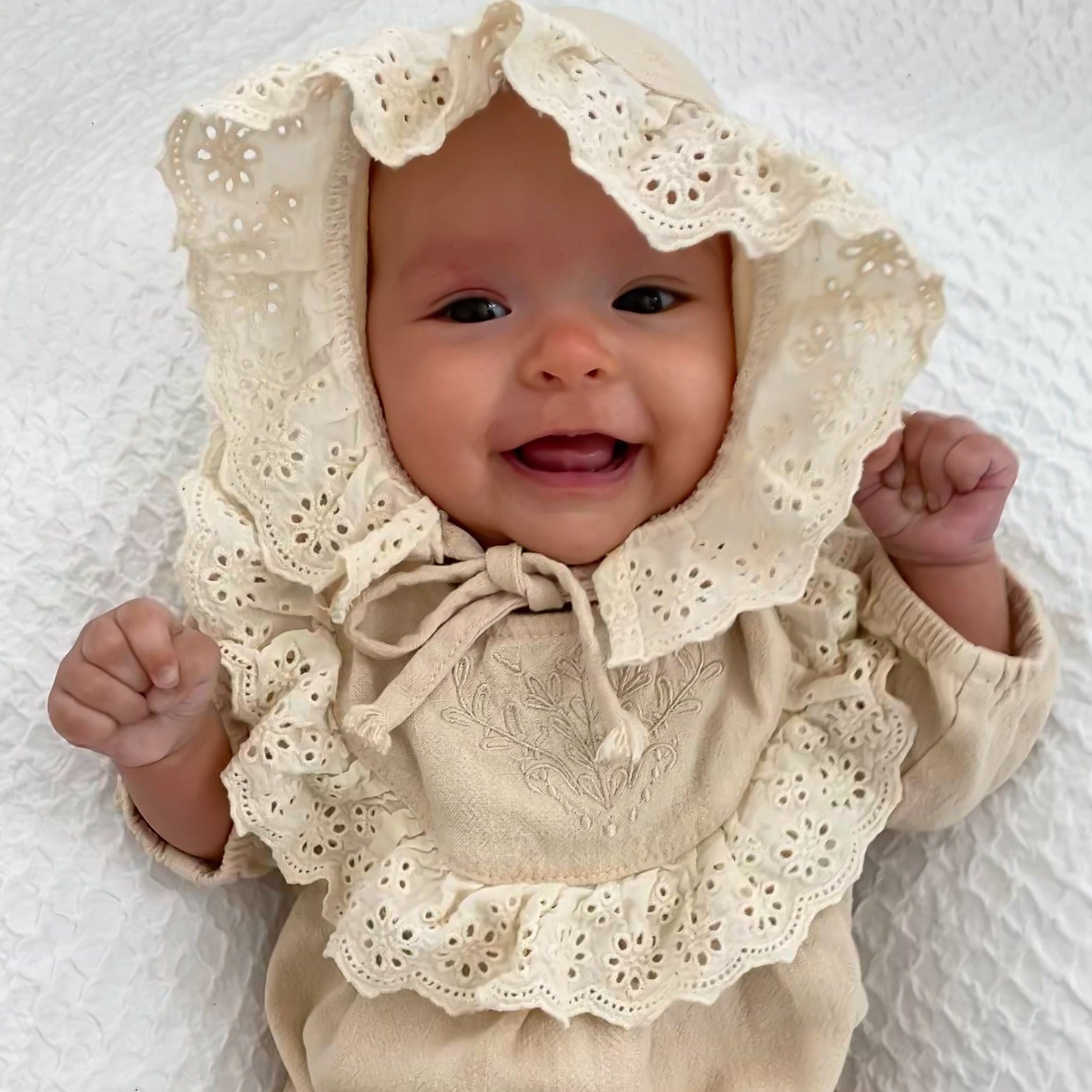 Vintage Eyelet Romper w/Bonnet Set - Meadow Ivy